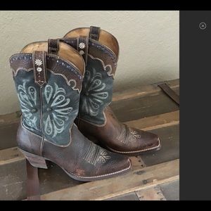 Ariat cowgirl boots sz 7